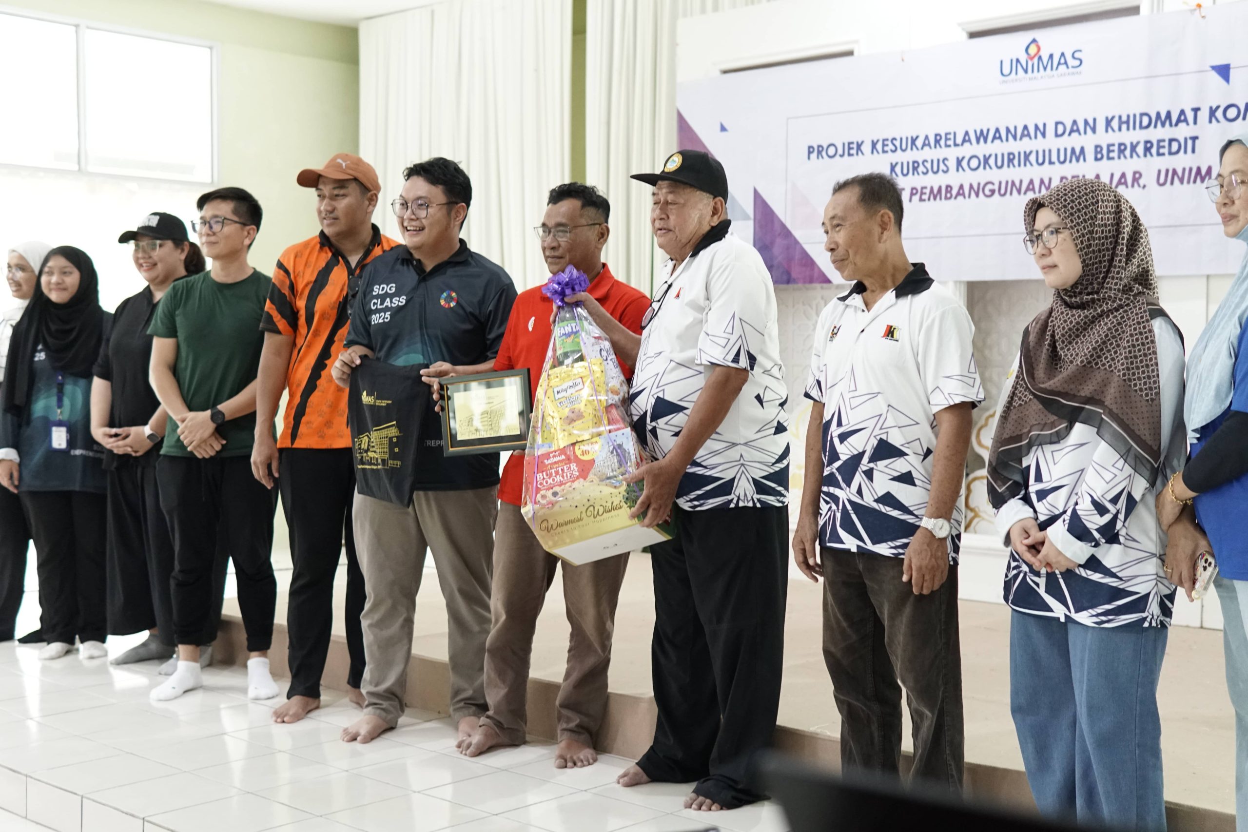 The Art of Drawing Readers In: Your attractive post title goes here dsc2935